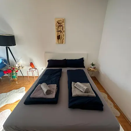 Apartment Feel Flat